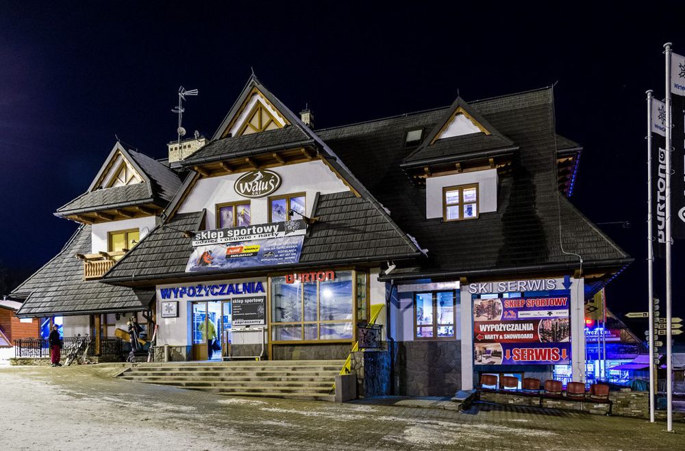 Dwie lokalizacje wypożyczalni Waluś Ski w Białce Tatrzańskiej